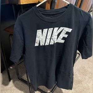Nike t shirt size m